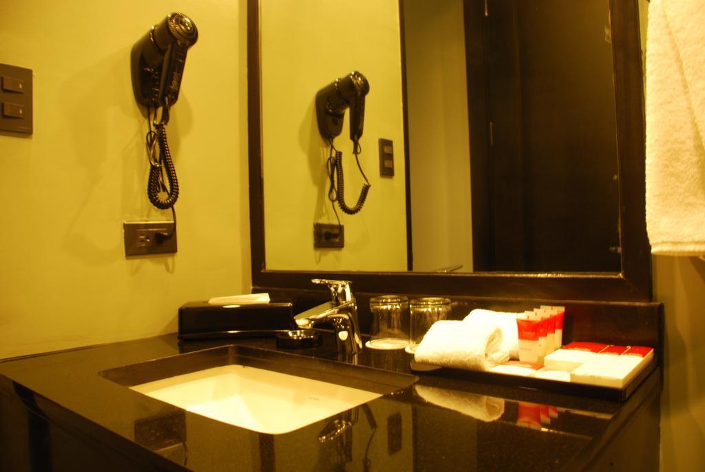 Amelie Hotel Manila Eksteriør bilde